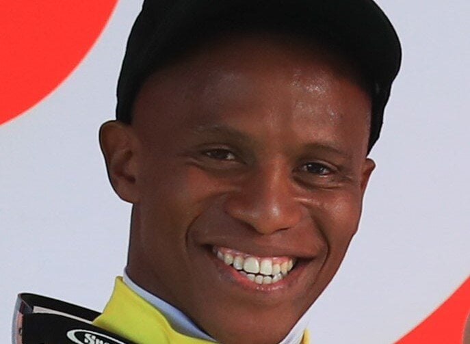 Crawford saddles an Artiste in the Cape