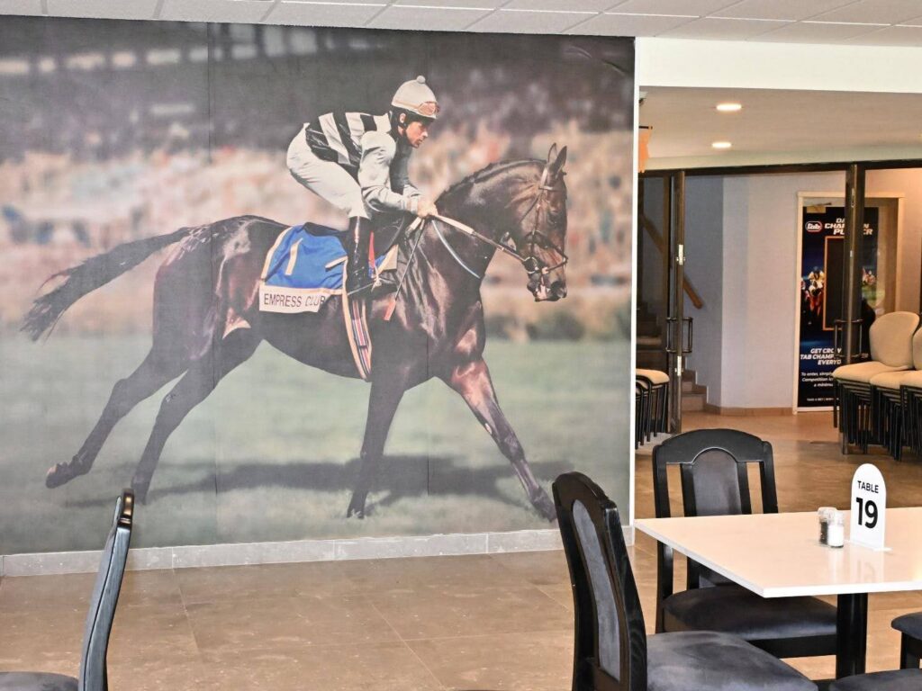 Empress Club Suite – Dress Code