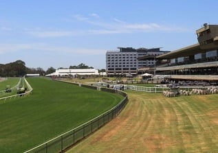 Go West for Warwick win