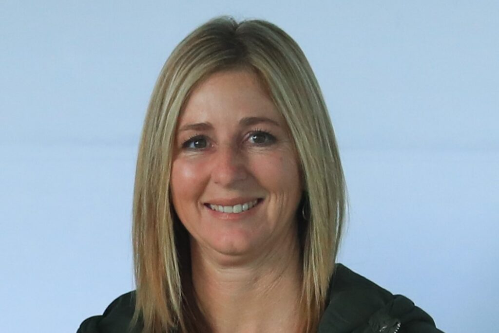 Go with Candice and well-bred debutante