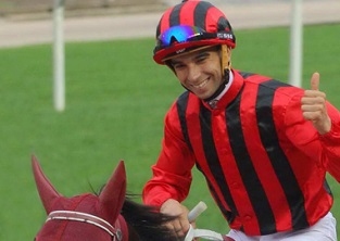 Moreira digs in for championship fight