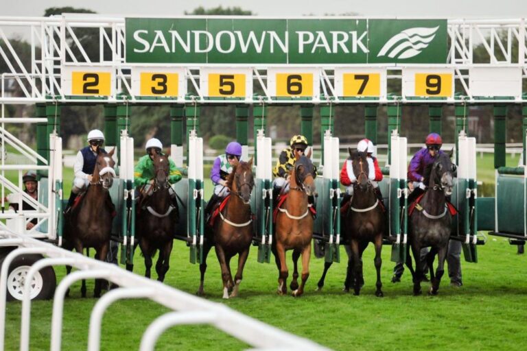 Queen can reign at Sandown