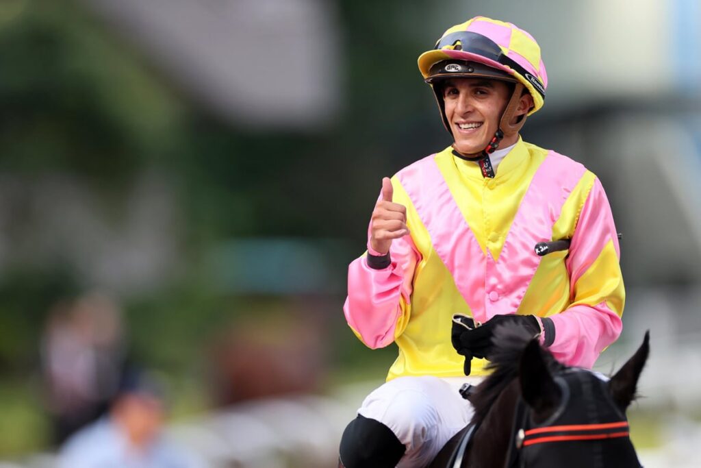 Senor Toba chases Vase double at Sha Tin