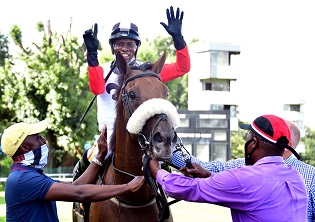 S’manga hits ’em for six